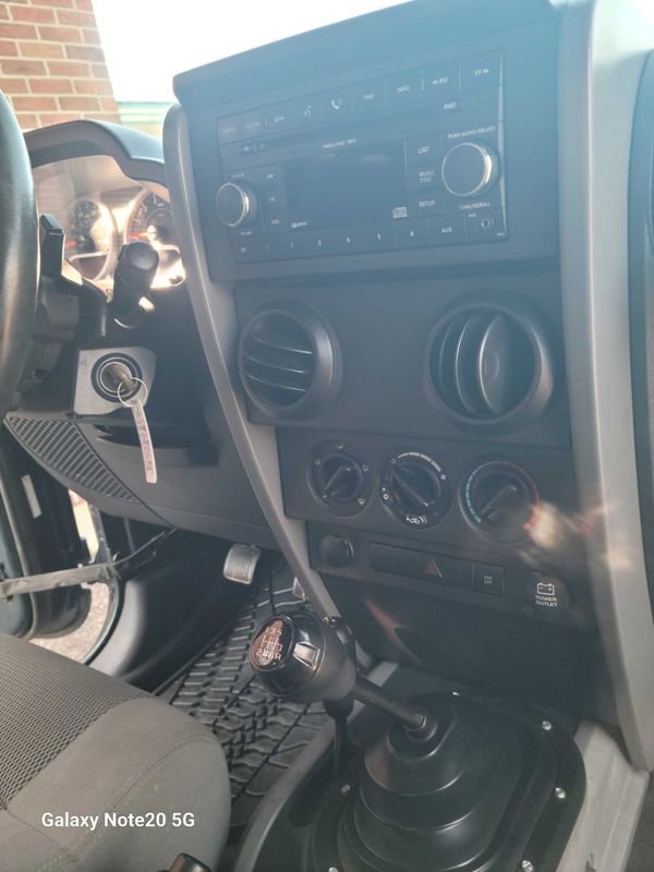 Used 2007 Jeep Wrangler Sahara AWD/4WD image 15