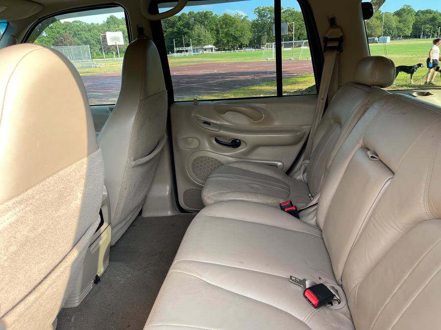 Used 2001 Ford Expedition Eddie Bauer image 31