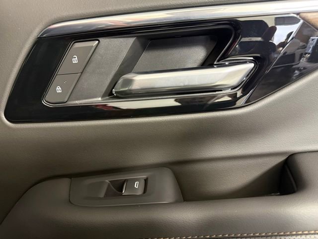 Used 2025 Chevrolet Tahoe High Country image 32