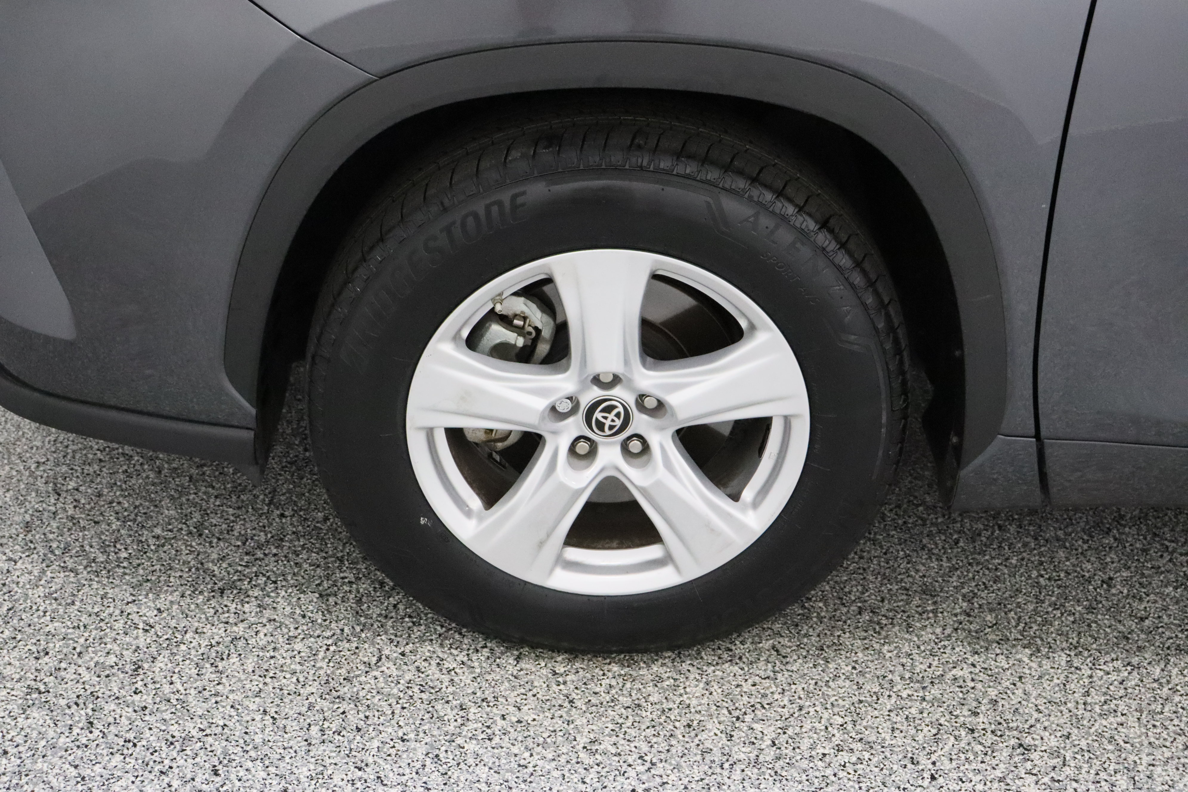 Used 2025 Toyota Highlander LE FWD image 11