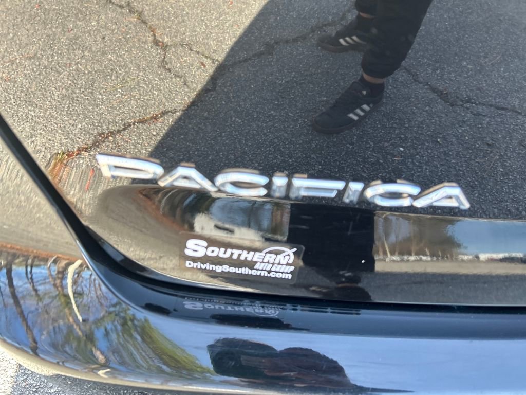 Used 2025 Chrysler Pacifica Select image 10