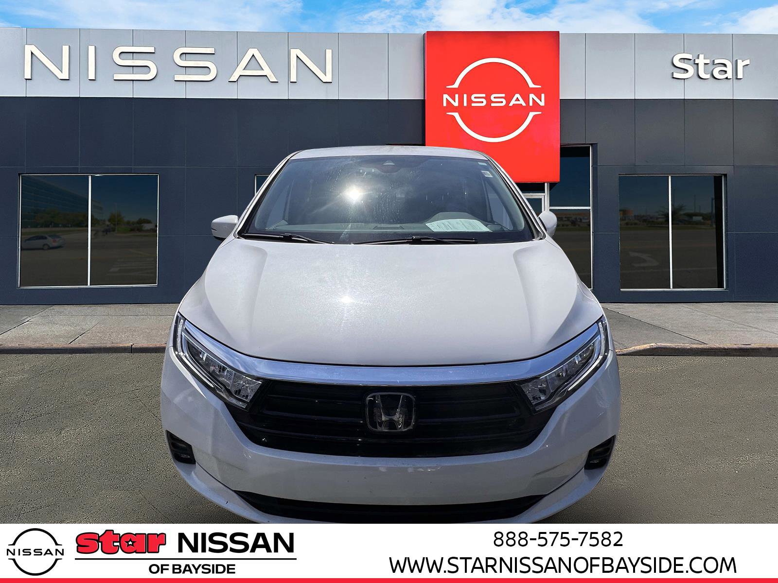 Used 2024 Honda Odyssey EX image 2