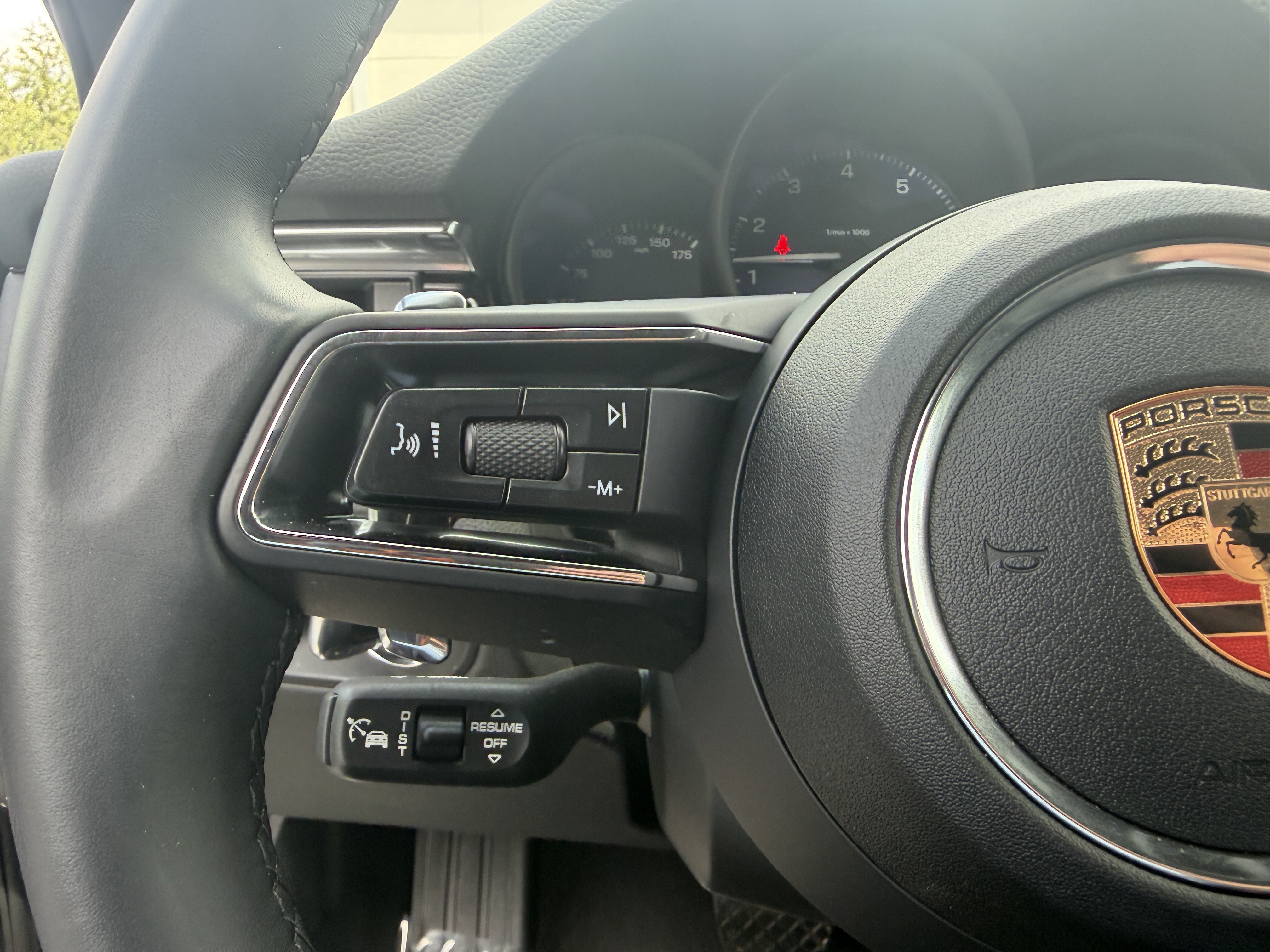 Certified 2025 Porsche Macan AWD/4WD image 29