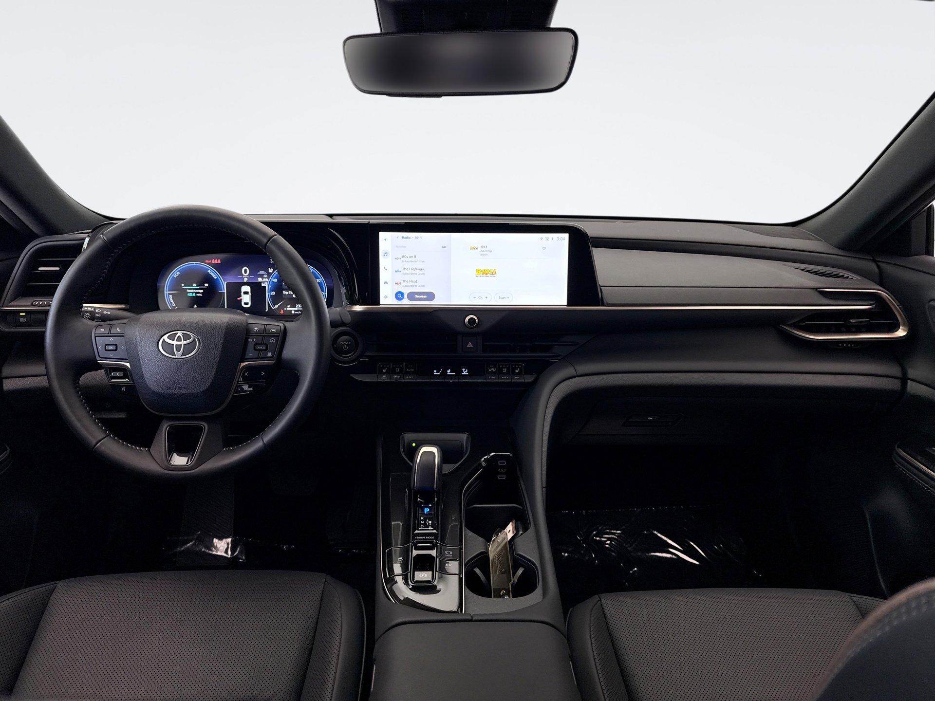 Used 2025 Toyota Crown XLE AWD/4WD image 14