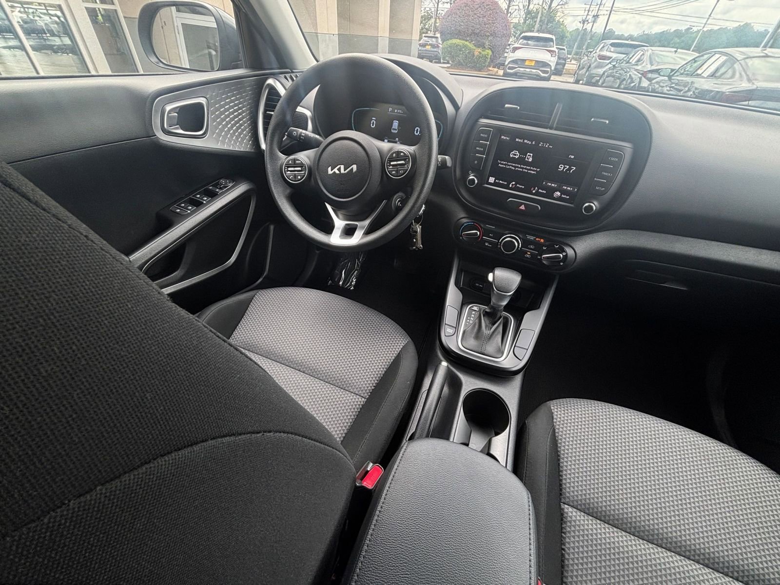 Used 2025 Kia Soul LX w/ LX Technology Package FWD image 32