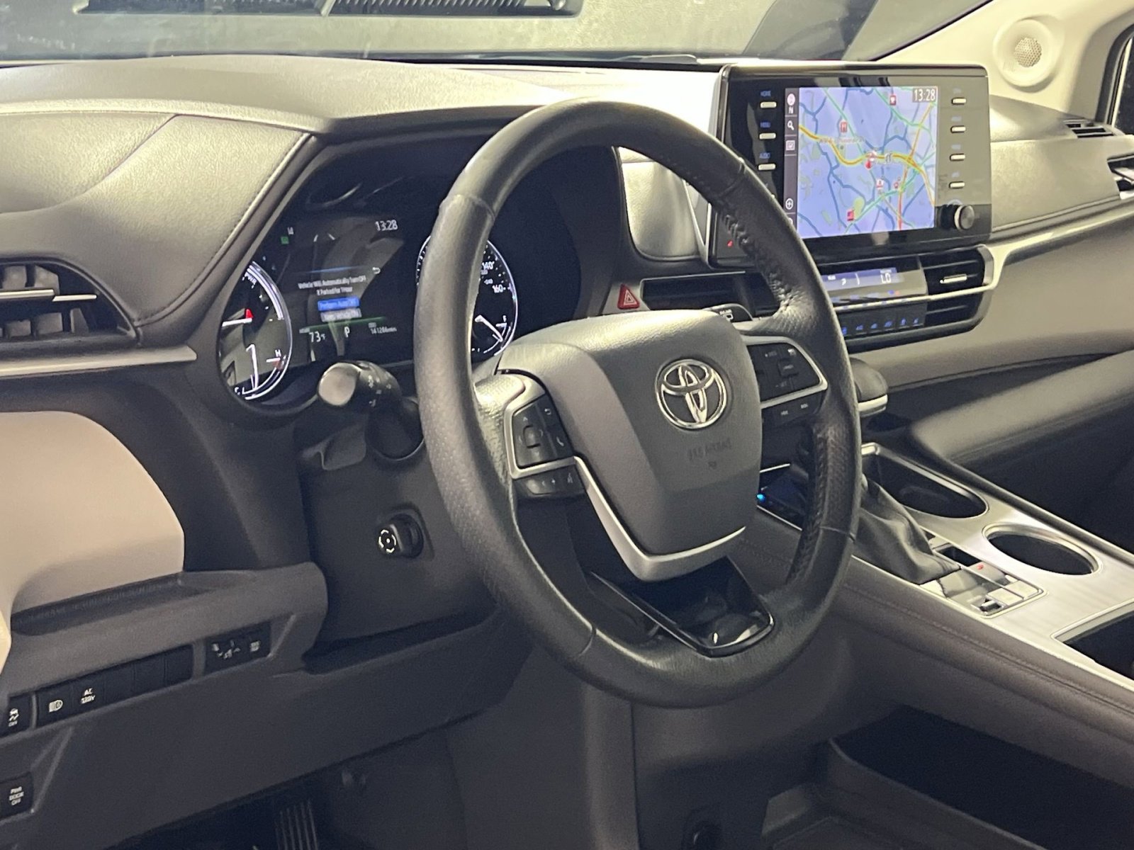 Used 2021 Toyota Sienna Limited FWD image 17
