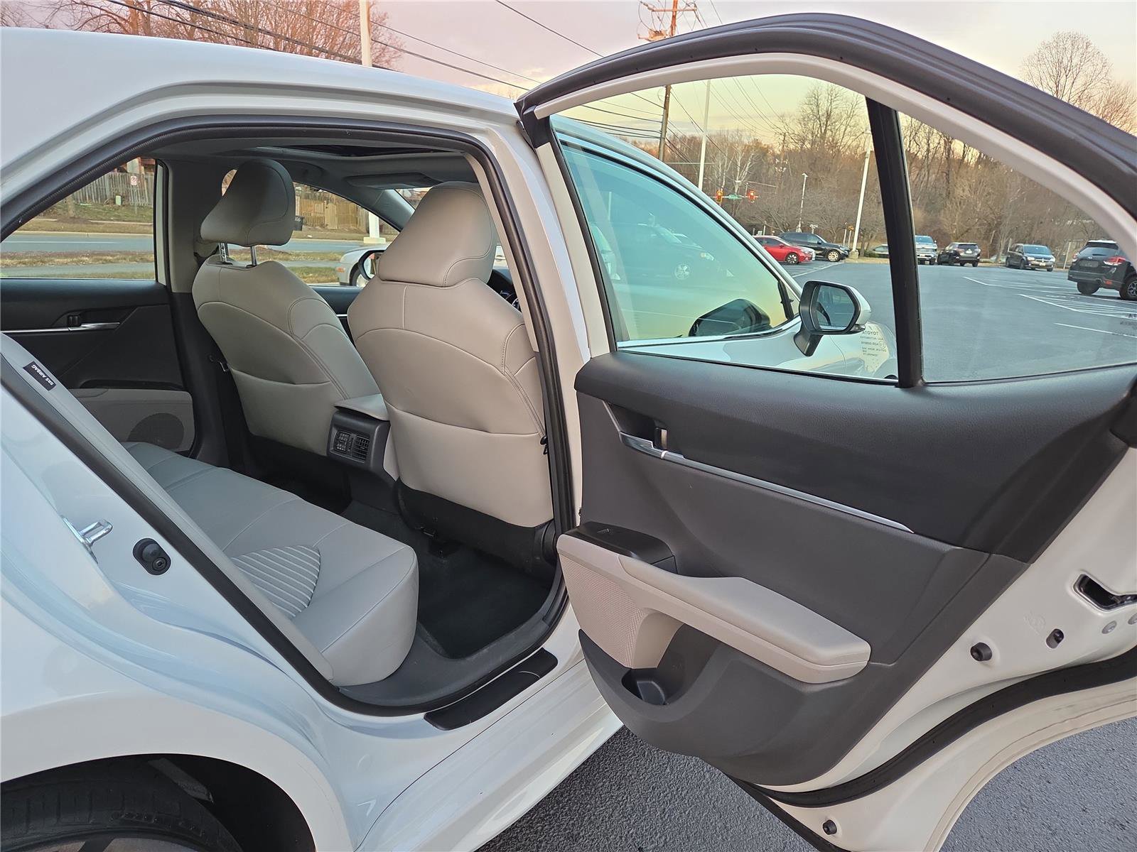 Used 2023 Toyota Camry SE image 30