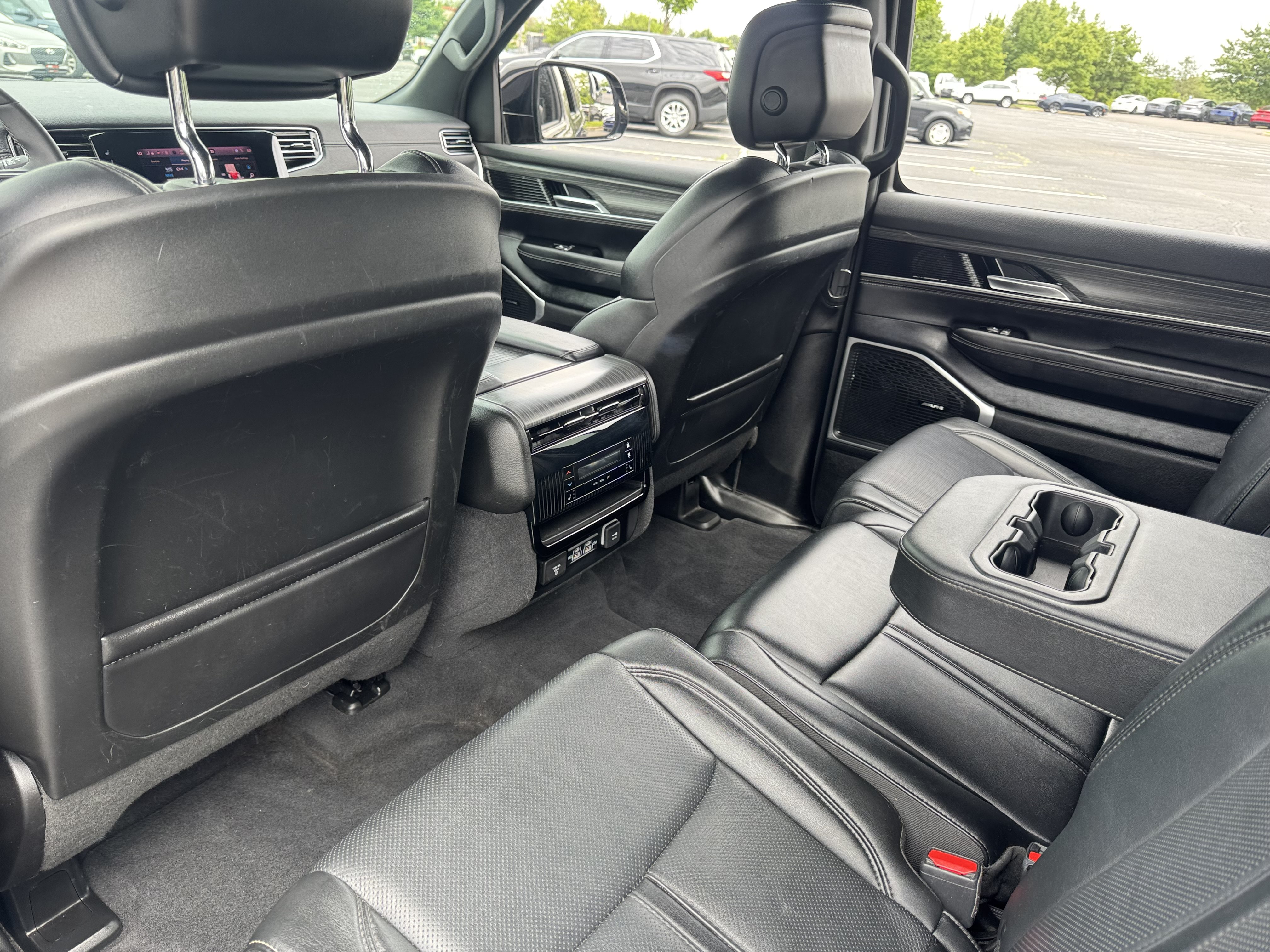 Used 2024 Jeep Wagoneer L Series III w/ Flexible Seating Group AWD/4WD image 18