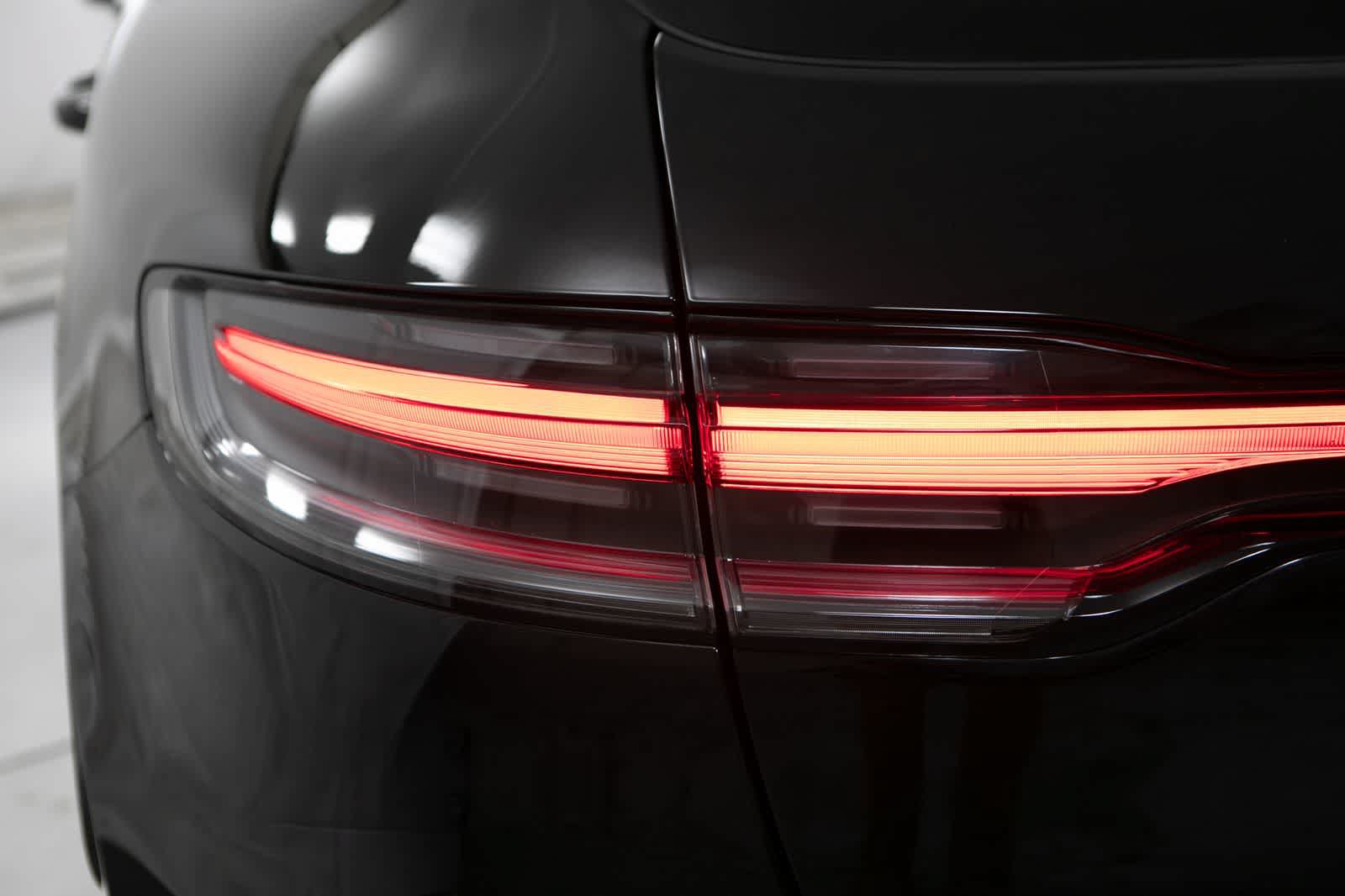Used 2024 Porsche Macan S AWD/4WD image 18