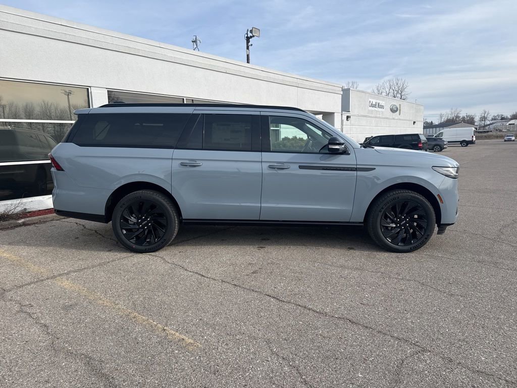 New 2026 Lincoln Navigator L Reserve w/ Jet Appearance Package image 2