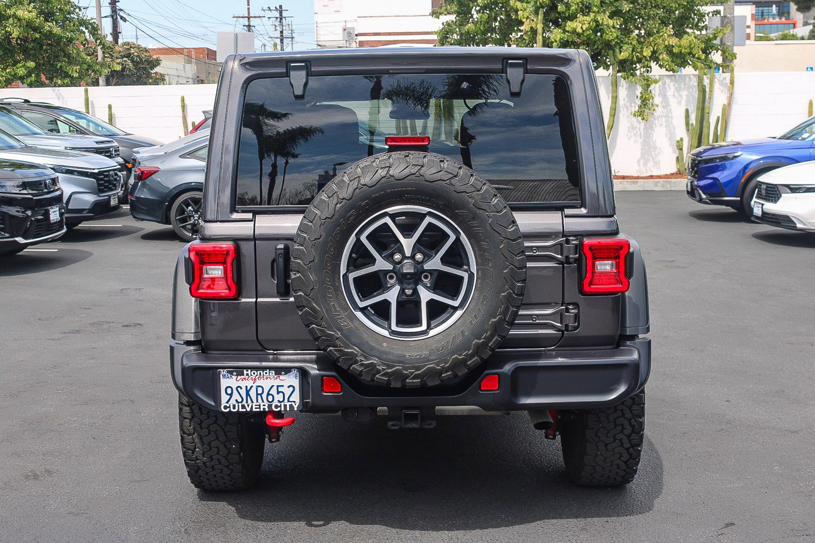Used 2025 Jeep Wrangler Unlimited Rubicon AWD/4WD image 8