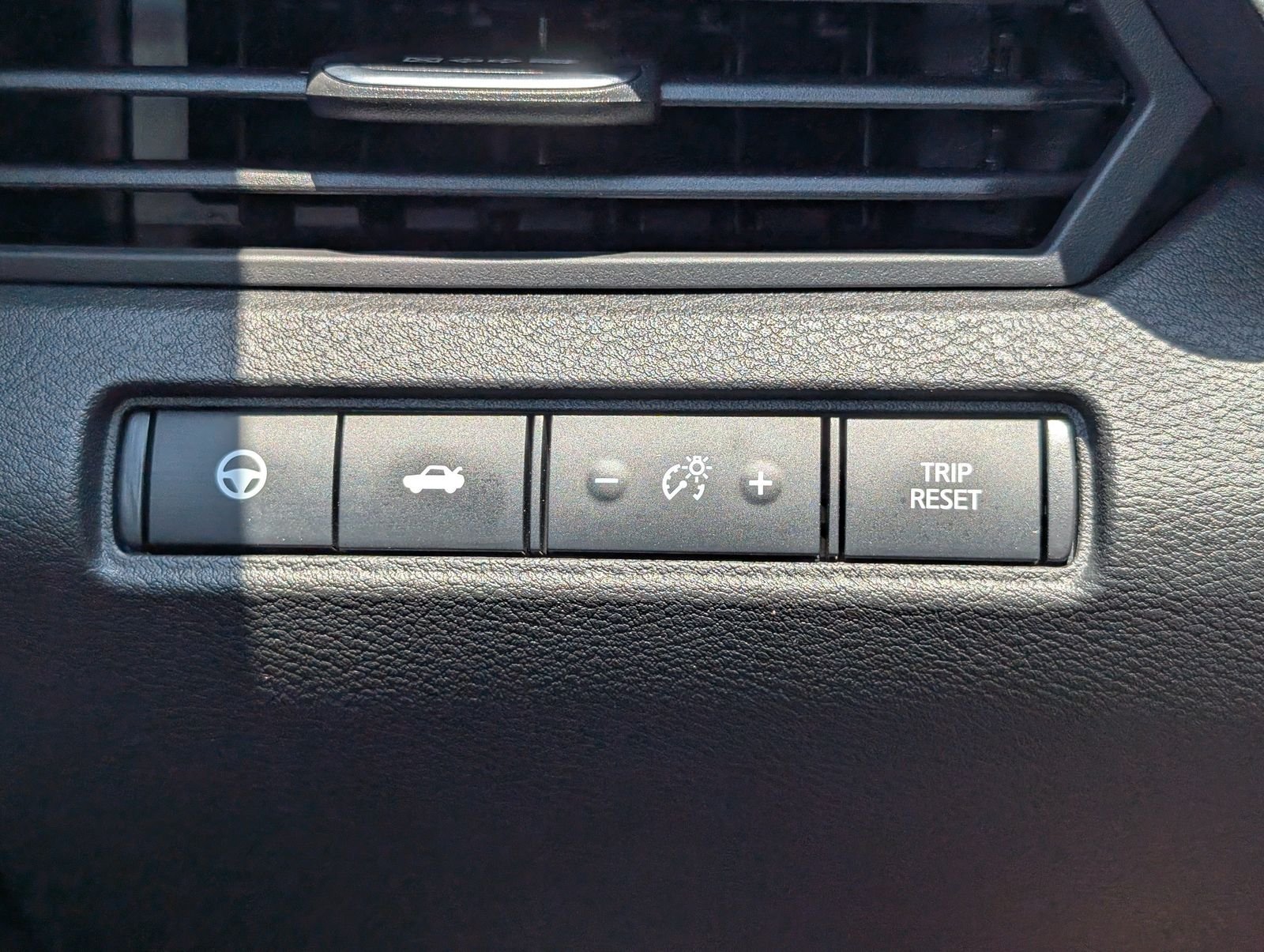 Used 2025 Nissan Altima 2.5 SL FWD image 23