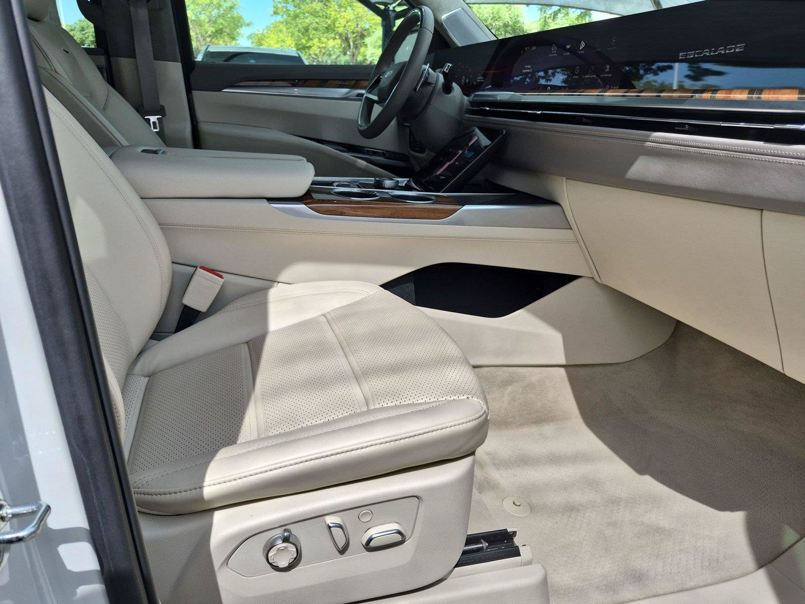 Used 2025 Cadillac Escalade Sport Platinum w/ LPO, ONYX Package AWD/4WD image 23