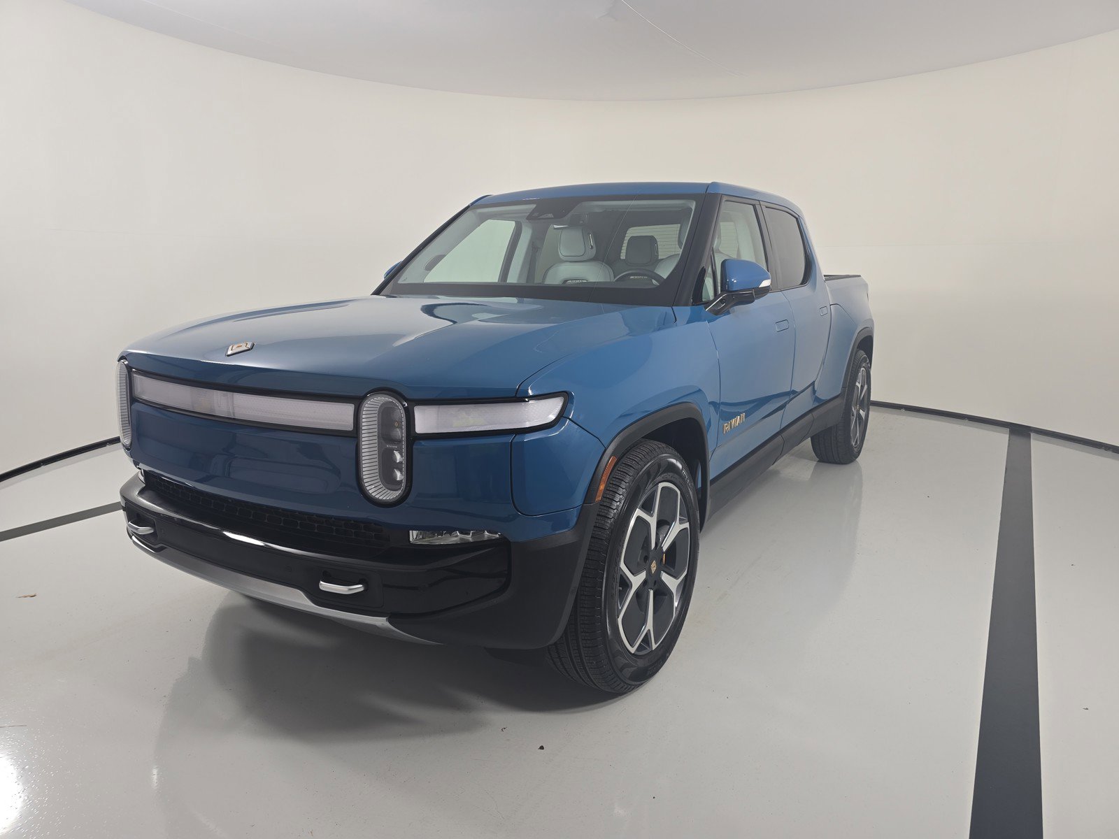 Used 2023 Rivian R1T Adventure AWD/4WD image 1