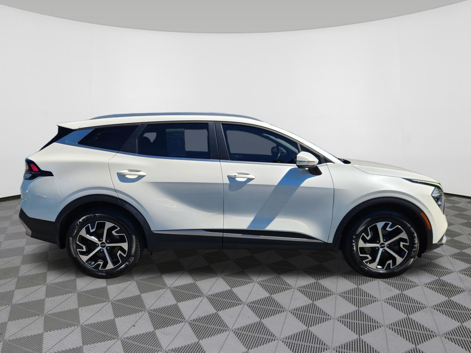 Used 2023 Kia Sportage EX AWD/4WD image 6