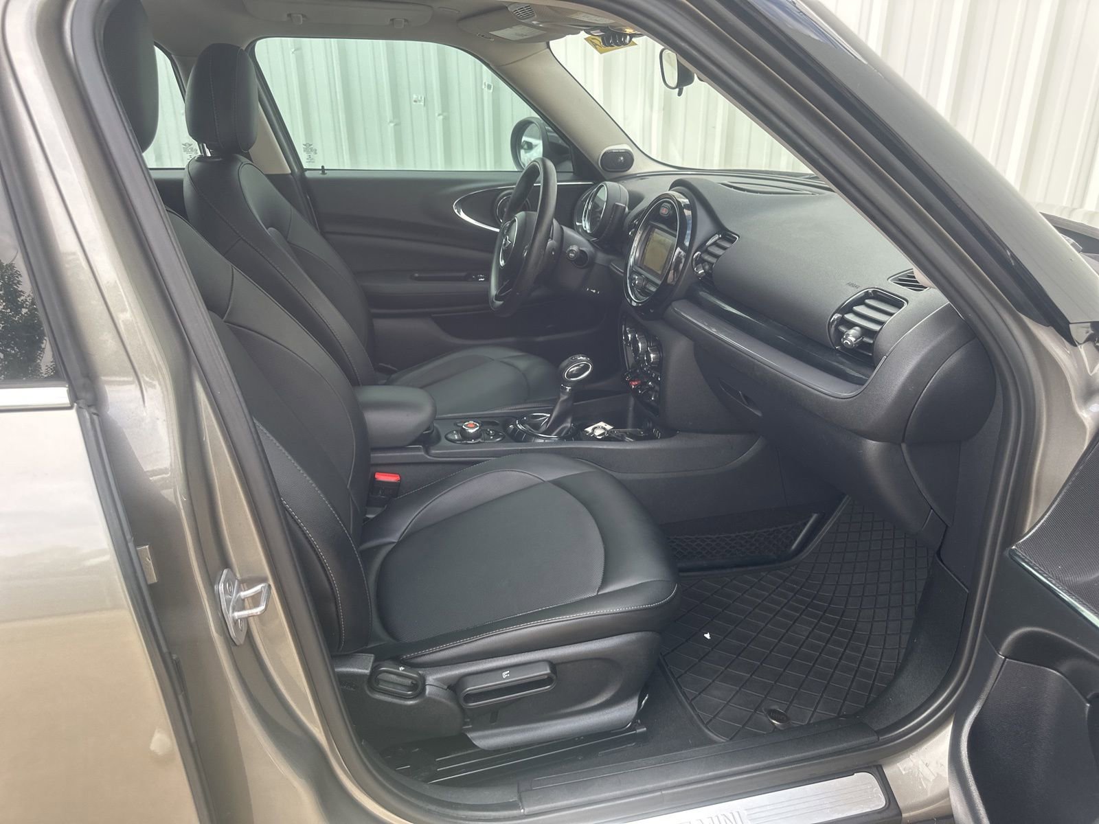 Used 2016 MINI Cooper Clubman FWD image 16