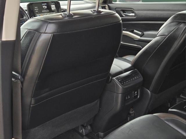 Used 2023 Nissan Pathfinder Platinum FWD image 16