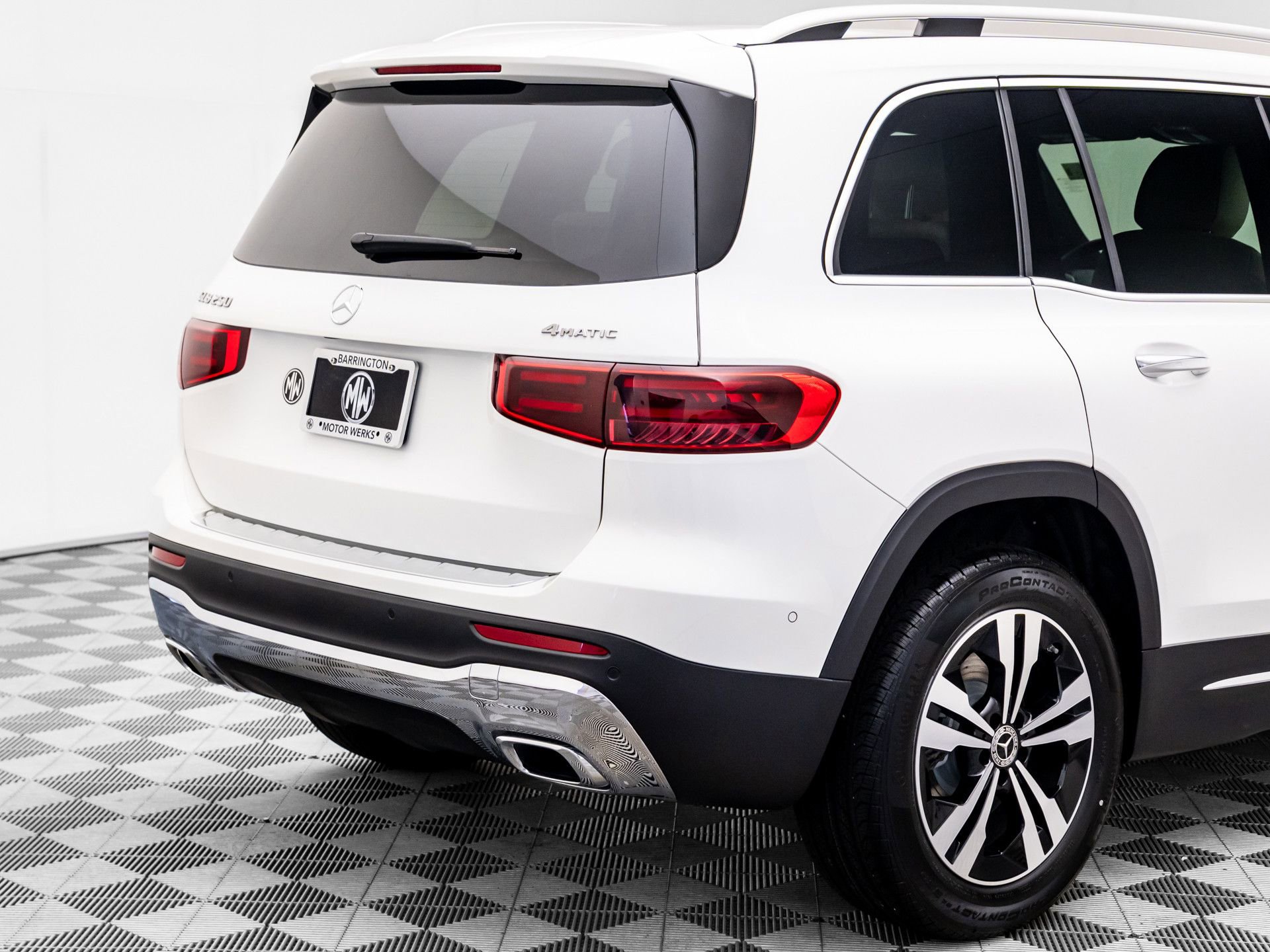 Certified 2025 Mercedes-Benz GLB 250 4MATIC image 31