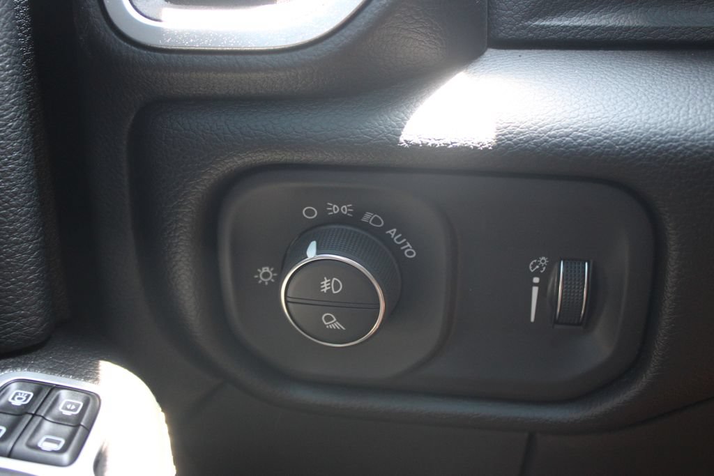 Used 2024 RAM 2500 Big Horn w/ Night Edition AWD/4WD image 43