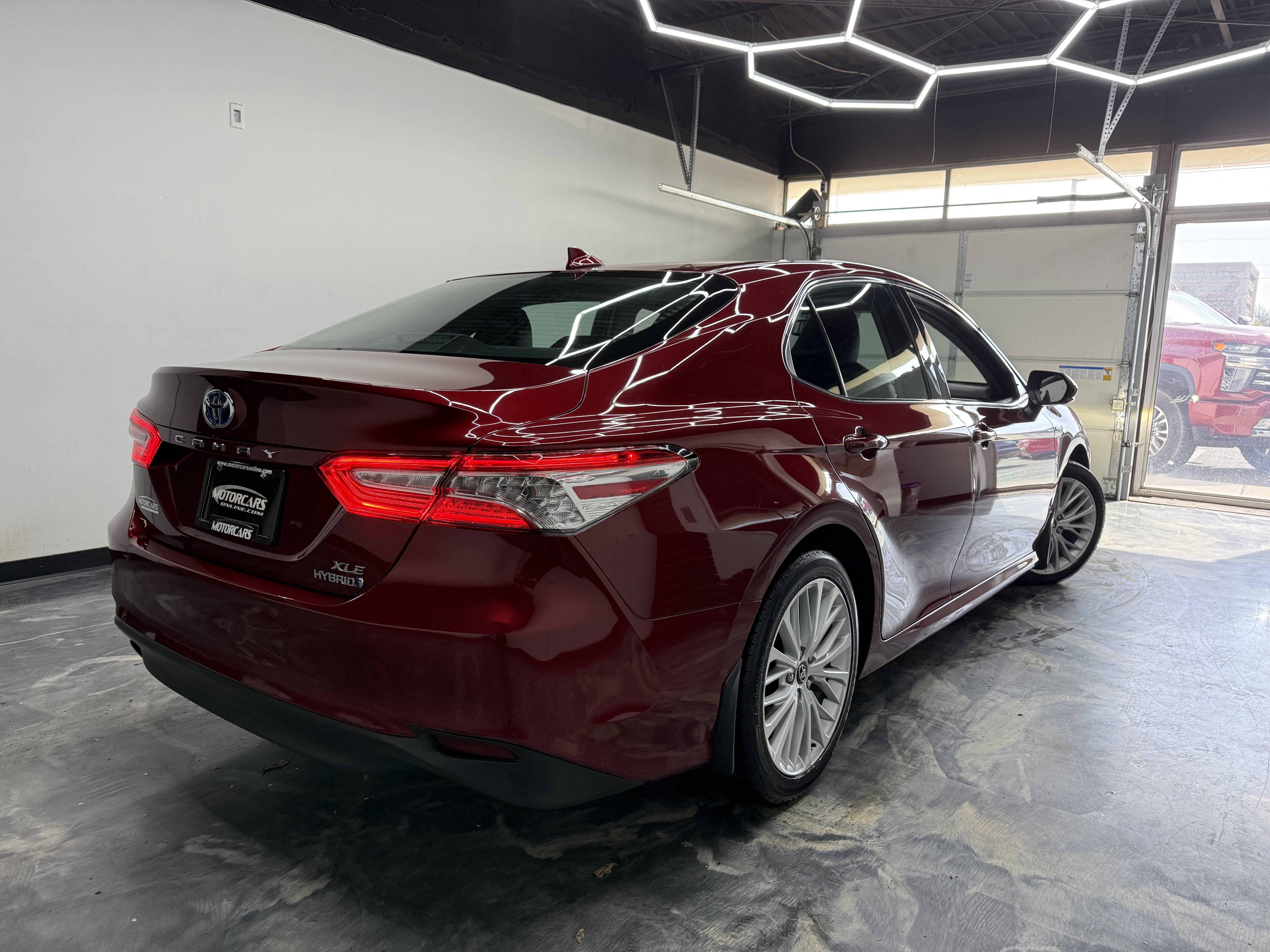 Used 2018 Toyota Camry XLE FWD image 5