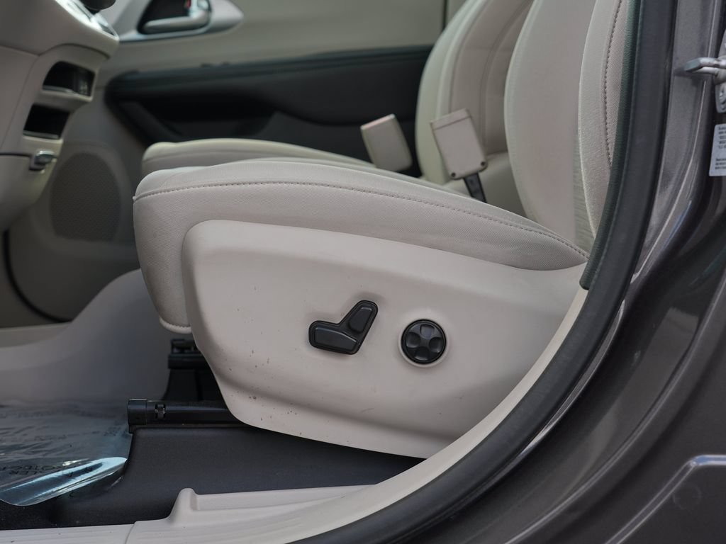 Used 2017 Chrysler Pacifica Touring Plus FWD image 15