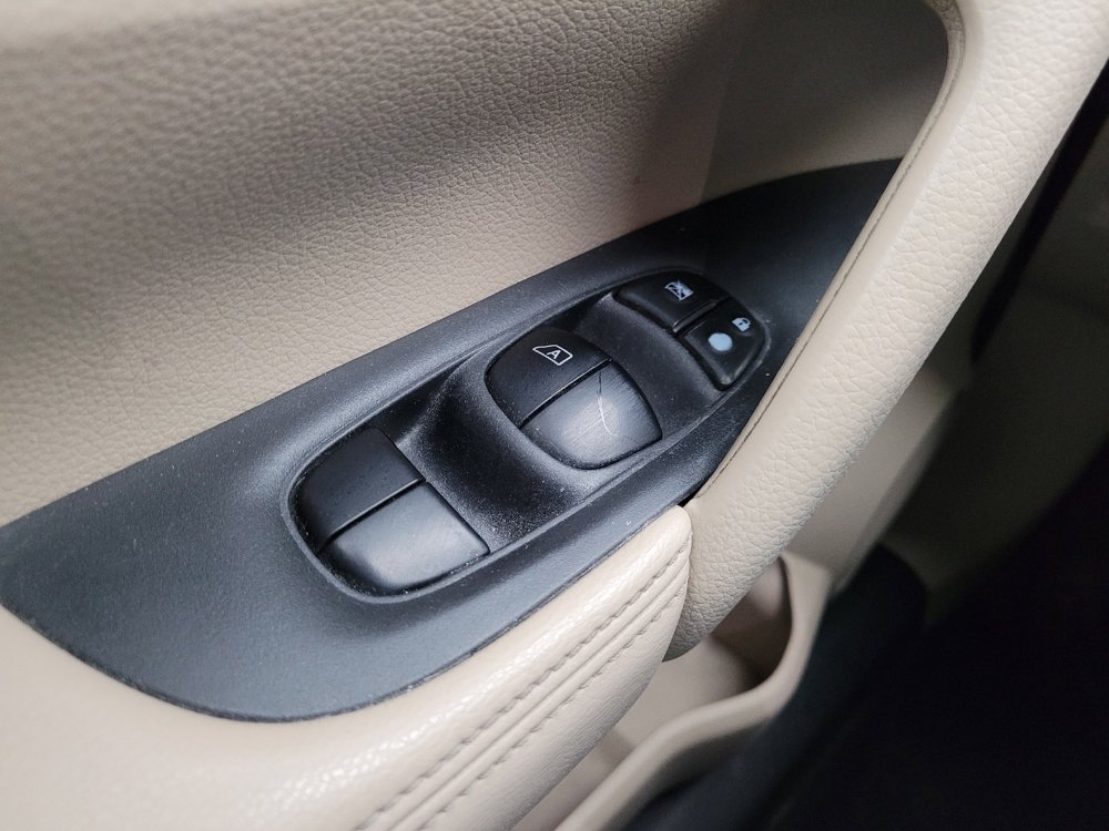 Used 2016 Nissan Rogue SV w/ SV Premium Package image 27