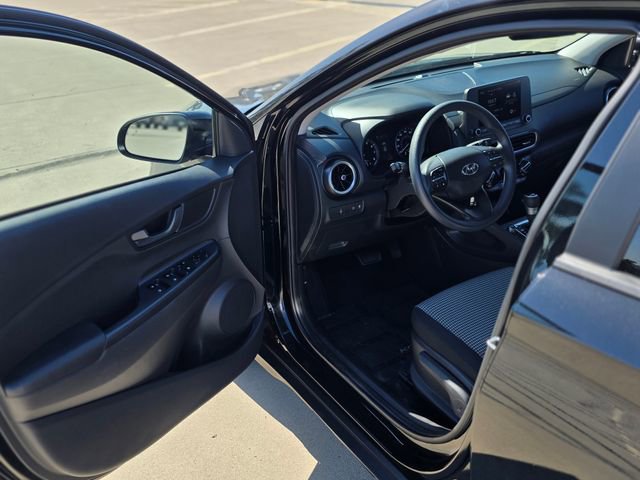 Used 2023 Hyundai Kona SE w/ Cargo Package image 34