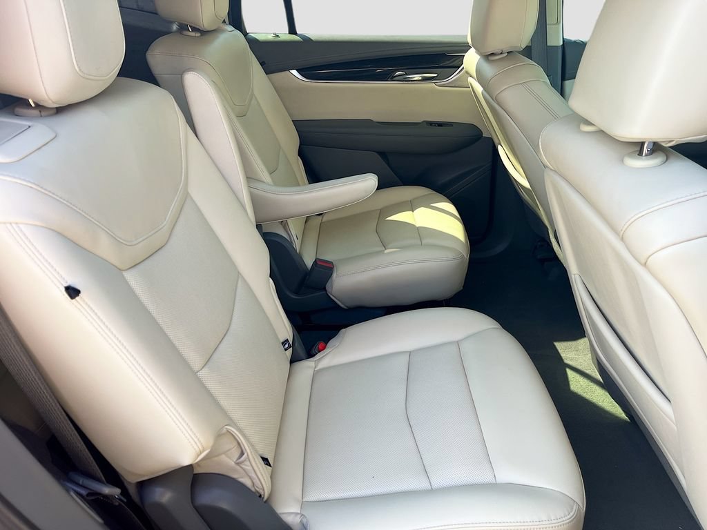 Used 2025 Cadillac XT6 Premium Luxury FWD image 30