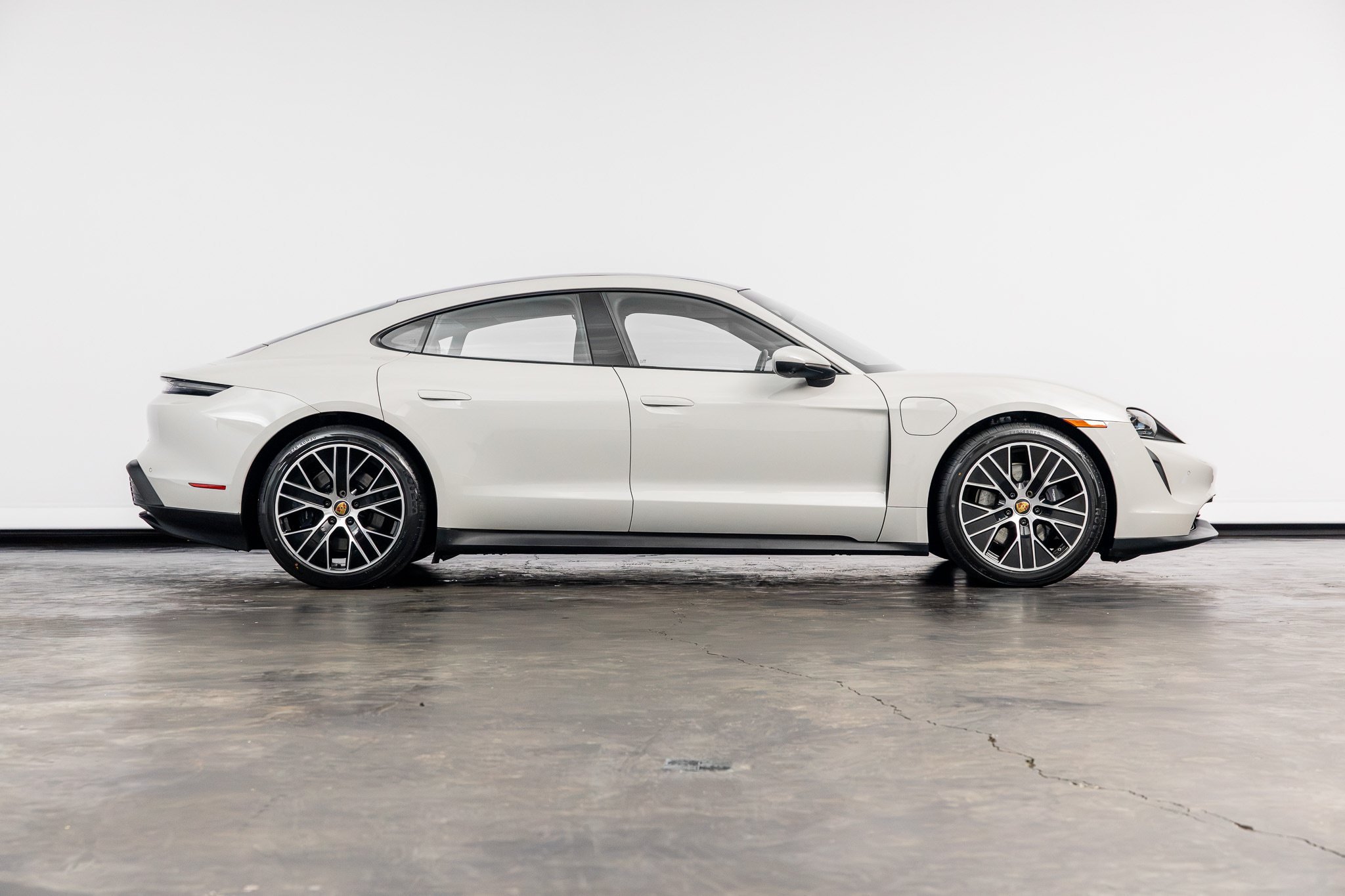 Used 2021 Porsche Taycan RWD image 21