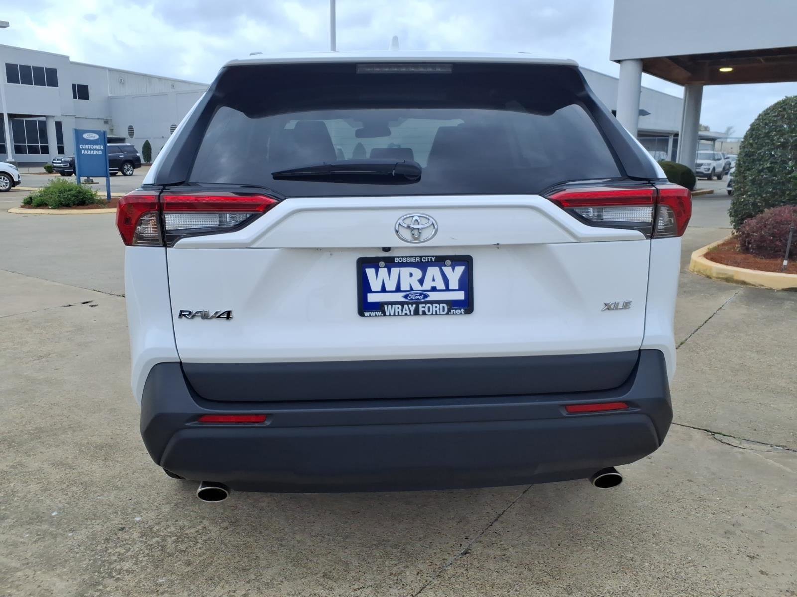 Used 2024 Toyota RAV4 XLE FWD image 3