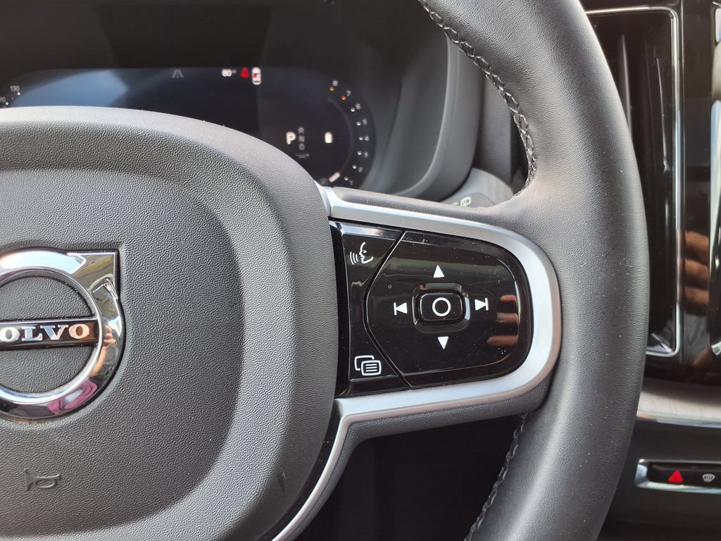 Certified 2025 Volvo XC60 B5 Plus AWD/4WD image 25