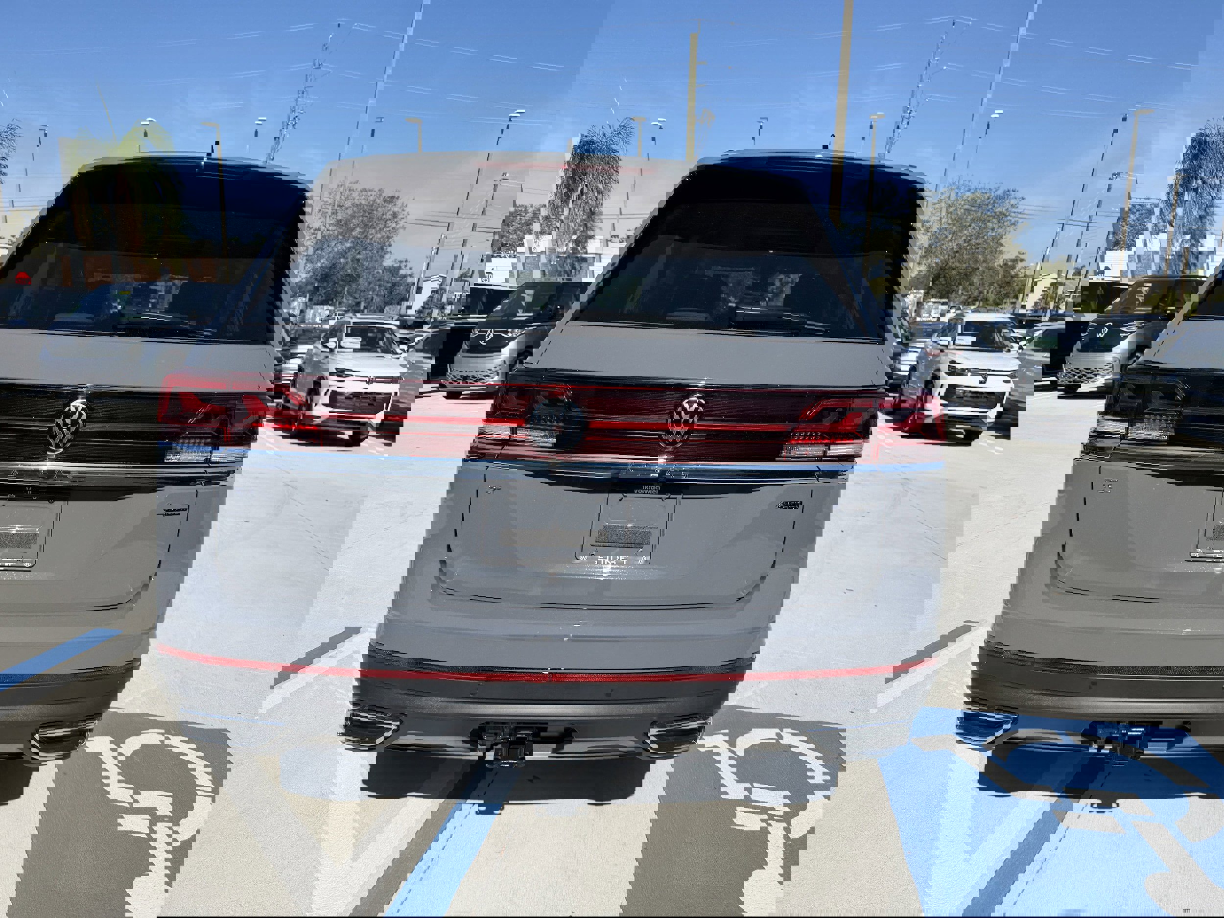 New 2026 Volkswagen Atlas SE image 4