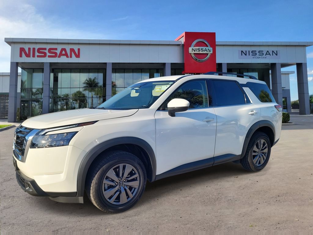 Used 2025 Nissan Pathfinder SV FWD image 8