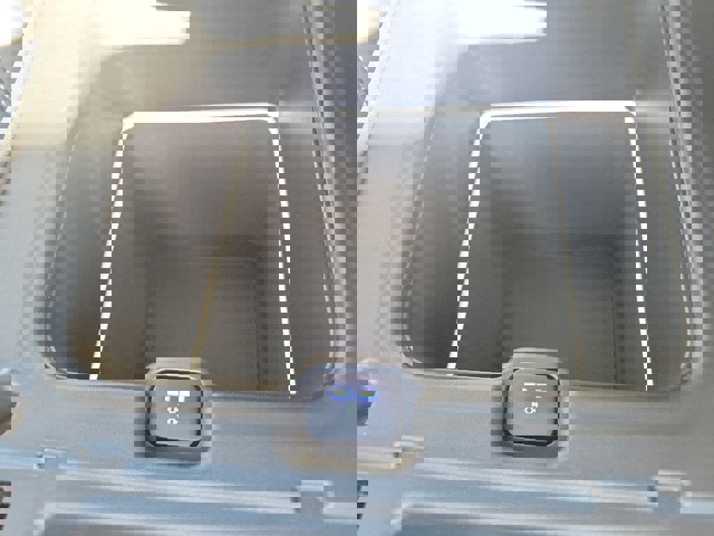 New 2024 Land Rover Discovery Metropolitan Edition image 38