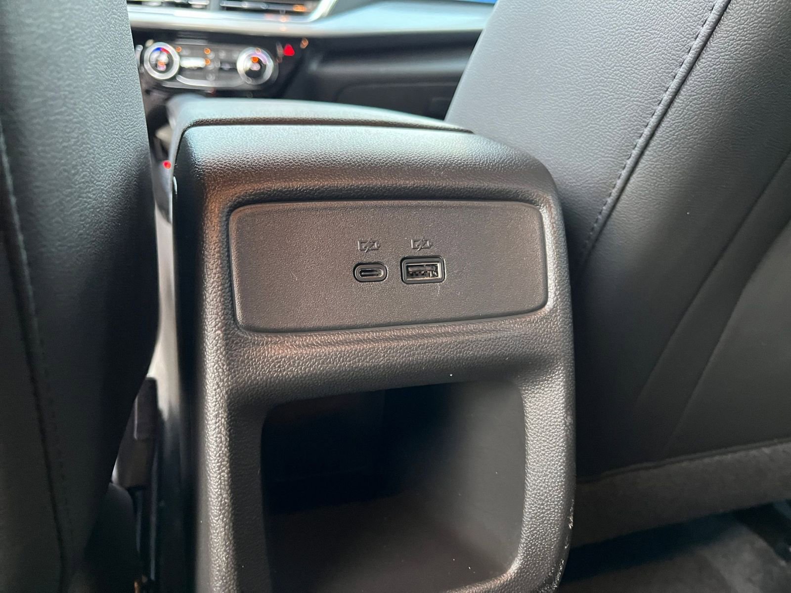 Used 2025 Chevrolet Trax LT FWD image 23