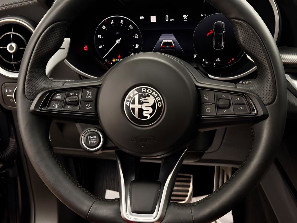 Used 2025 Alfa Romeo Stelvio Sprint image 15