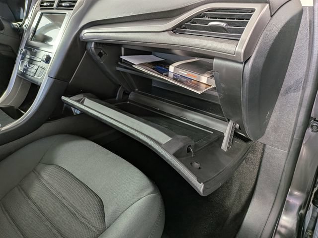 Used 2019 Ford Fusion SE FWD image 28