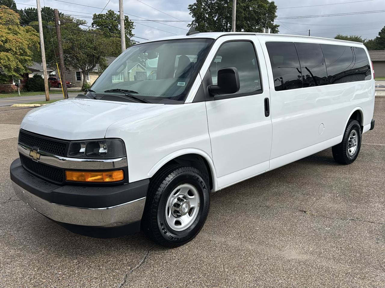 Used 2018 Chevrolet Express 3500 LT w/ LT Preferred Equipment Group RWD image 3