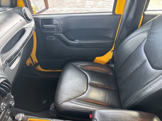 Used 2015 Jeep Wrangler Unlimited Sahara image 39