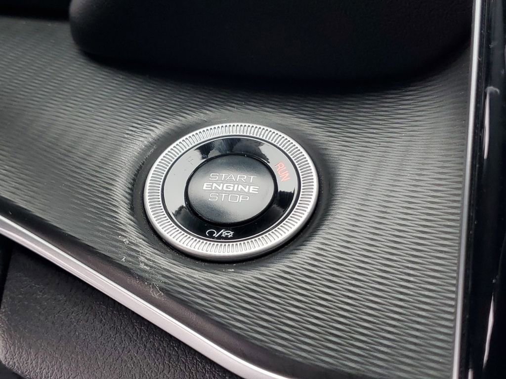 Used 2025 Jeep Grand Cherokee Altitude image 17