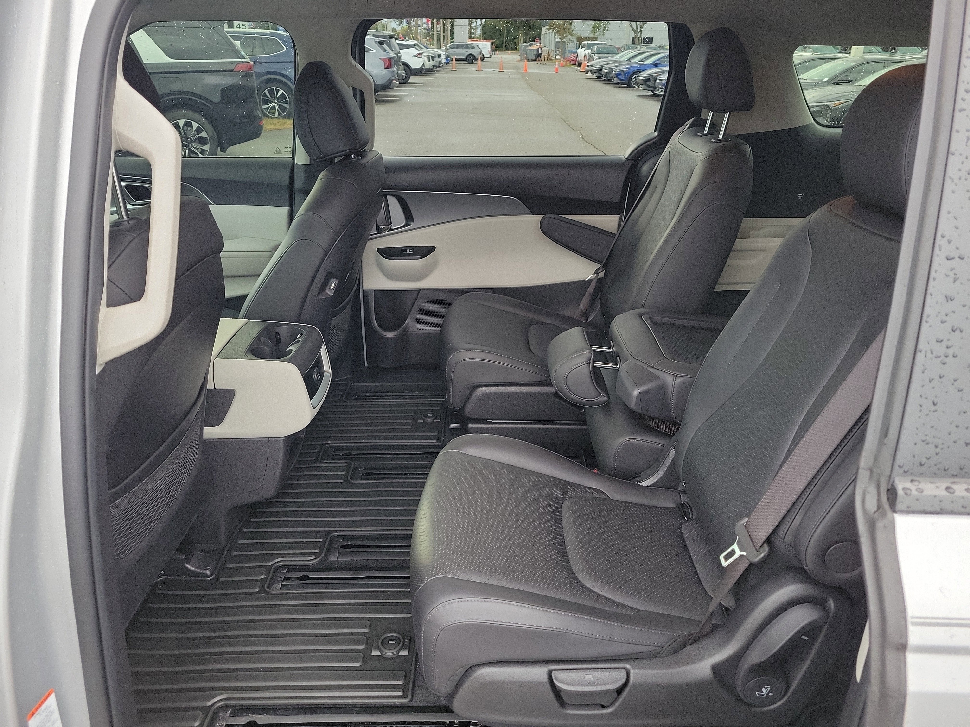 Certified 2023 Kia Carnival LX image 15