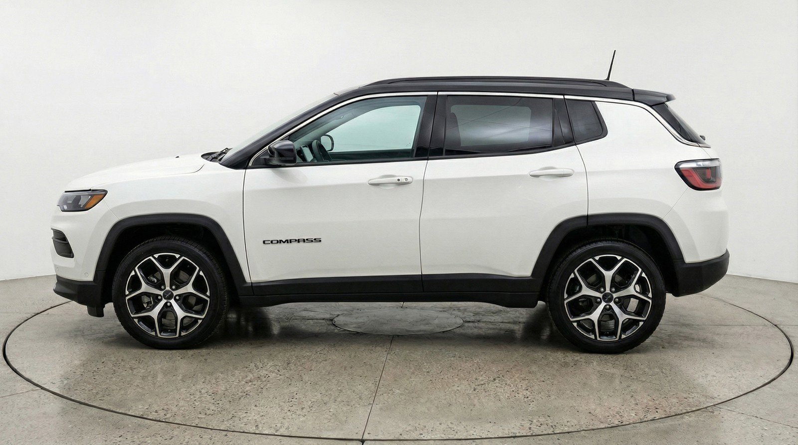 Used 2025 Jeep Compass Limited image 5