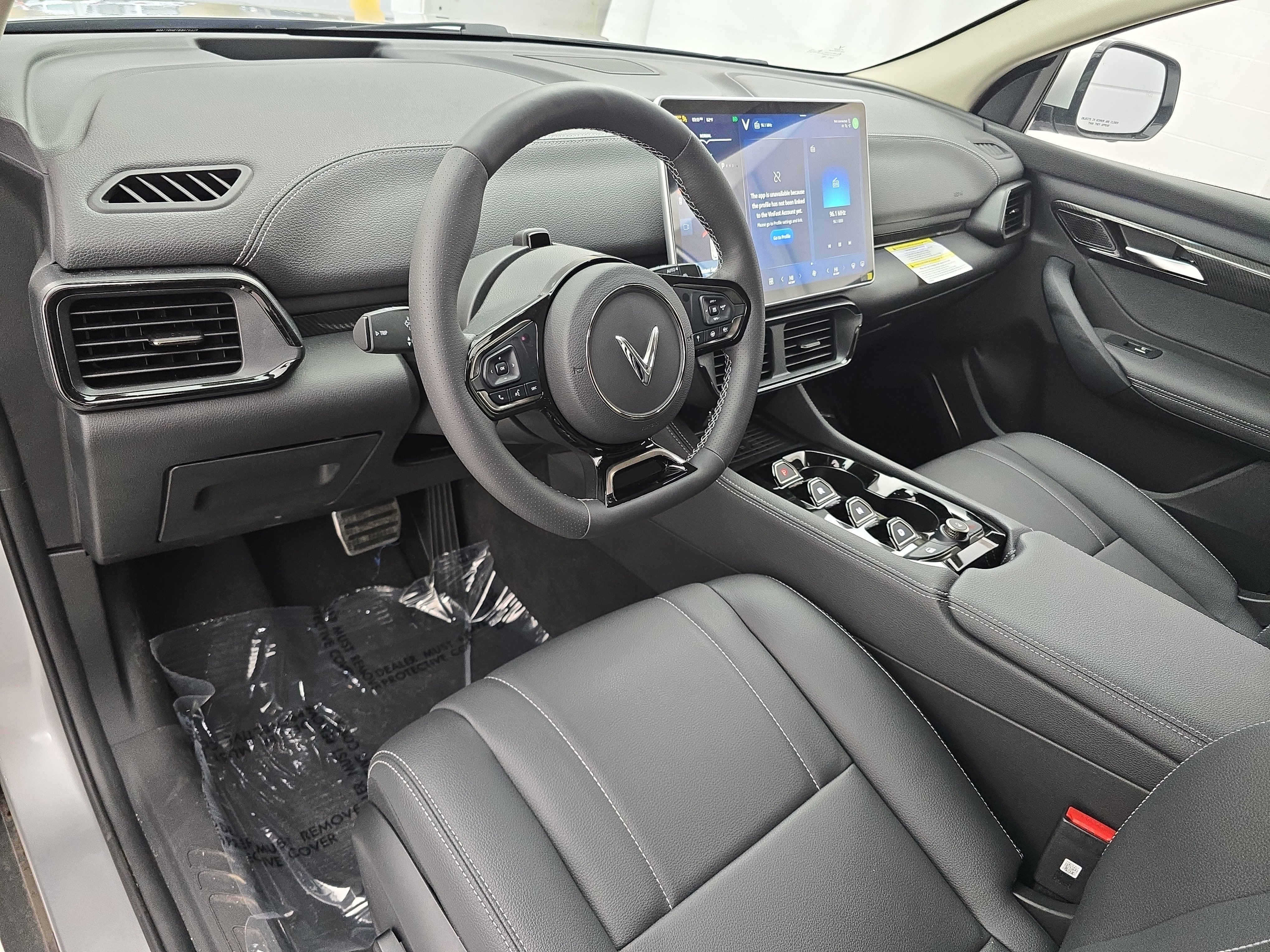 New 2025 VinFast VF 8 Eco image 15