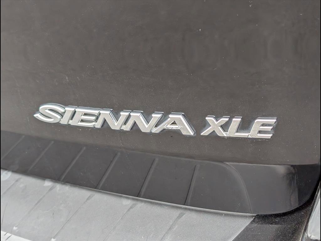 Used 2010 Toyota Sienna XLE image 25