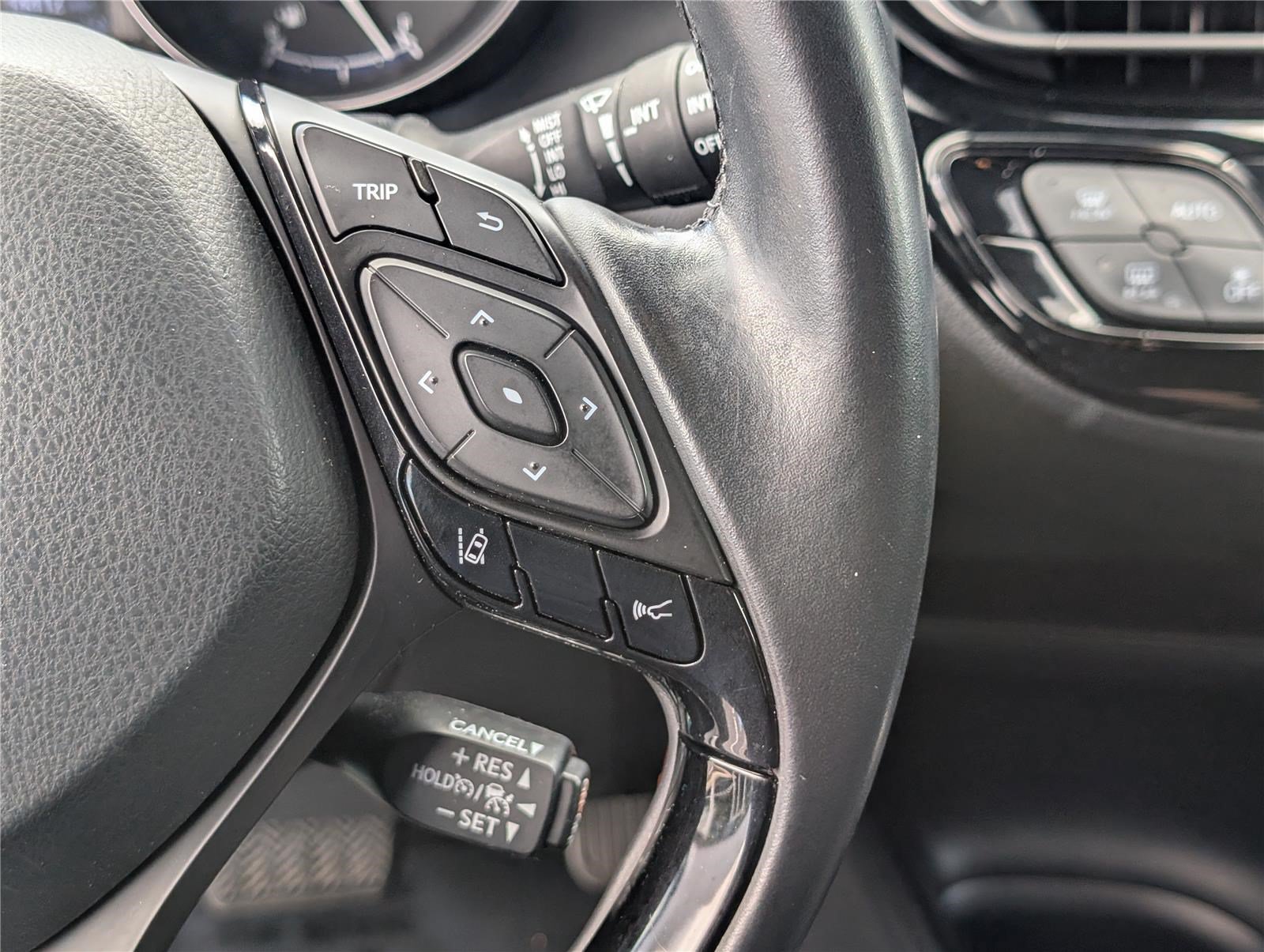 Used 2018 Toyota C-HR XLE FWD image 20