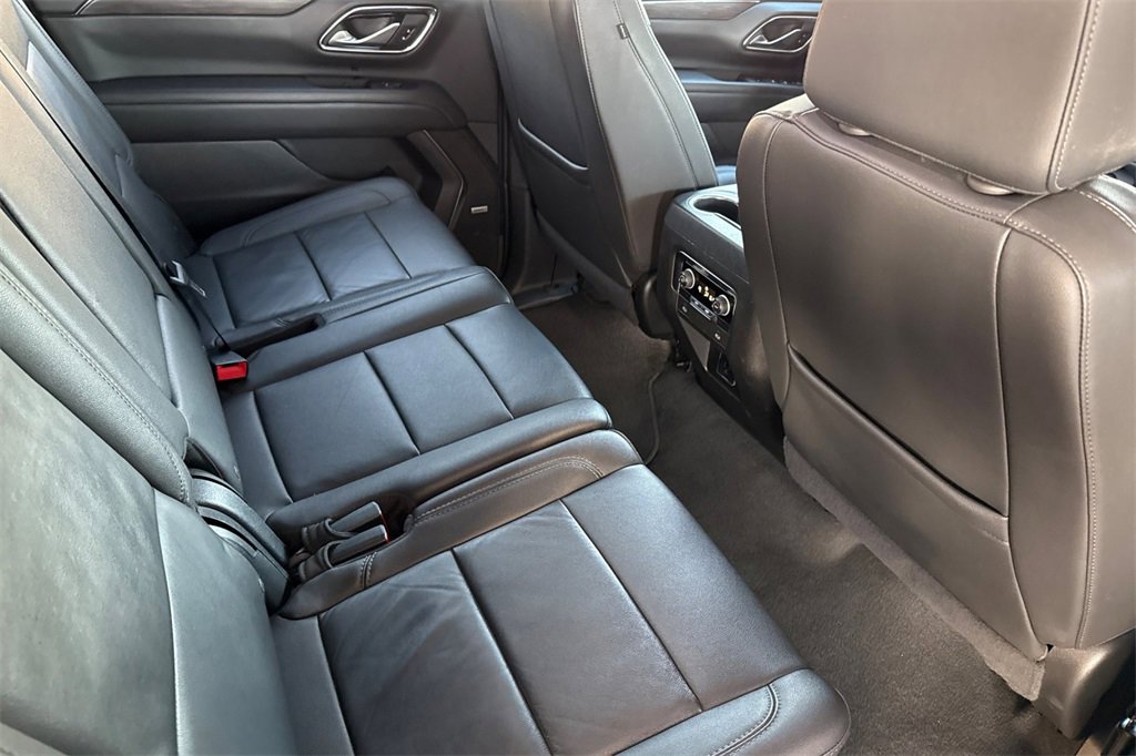 Used 2024 Chevrolet Suburban LT image 24