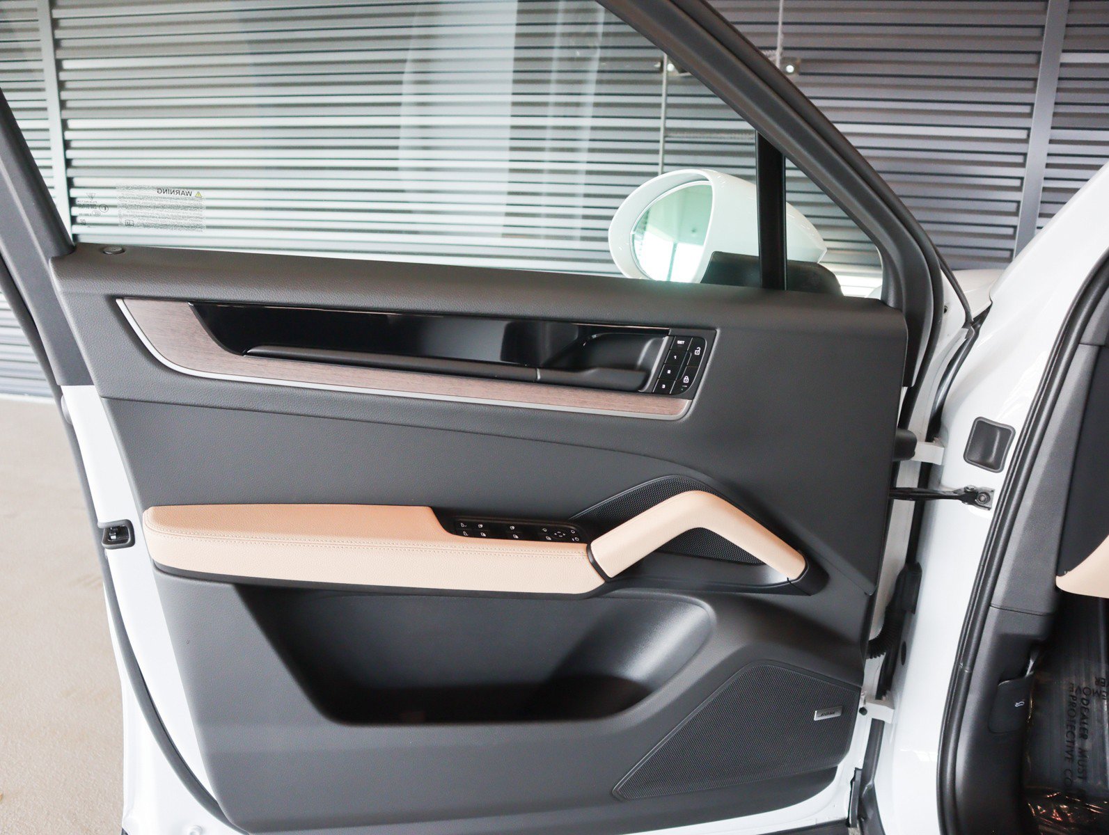 Certified 2025 Porsche Cayenne Coupe image 26