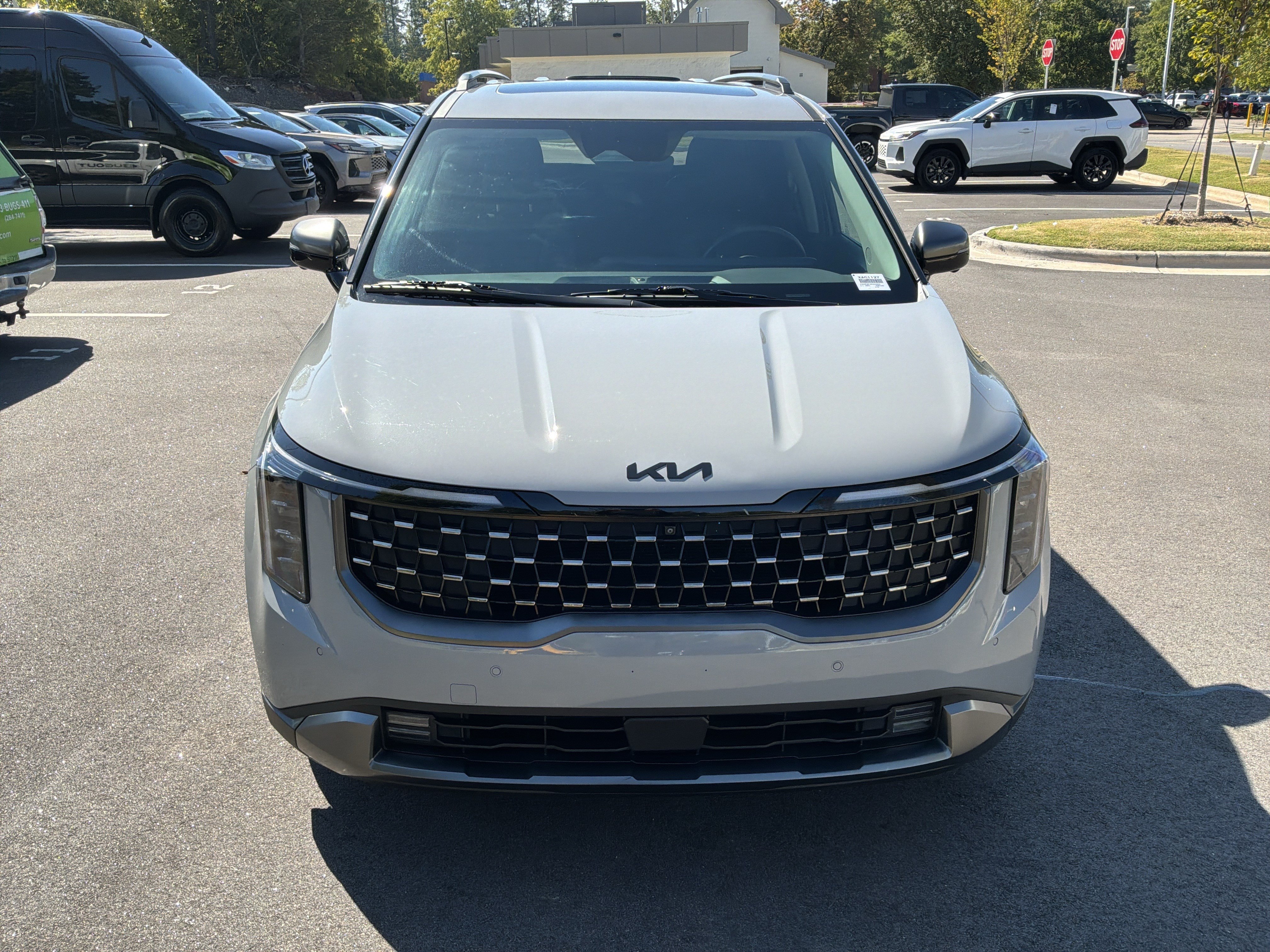 Used 2025 Kia Carnival SX FWD image 3