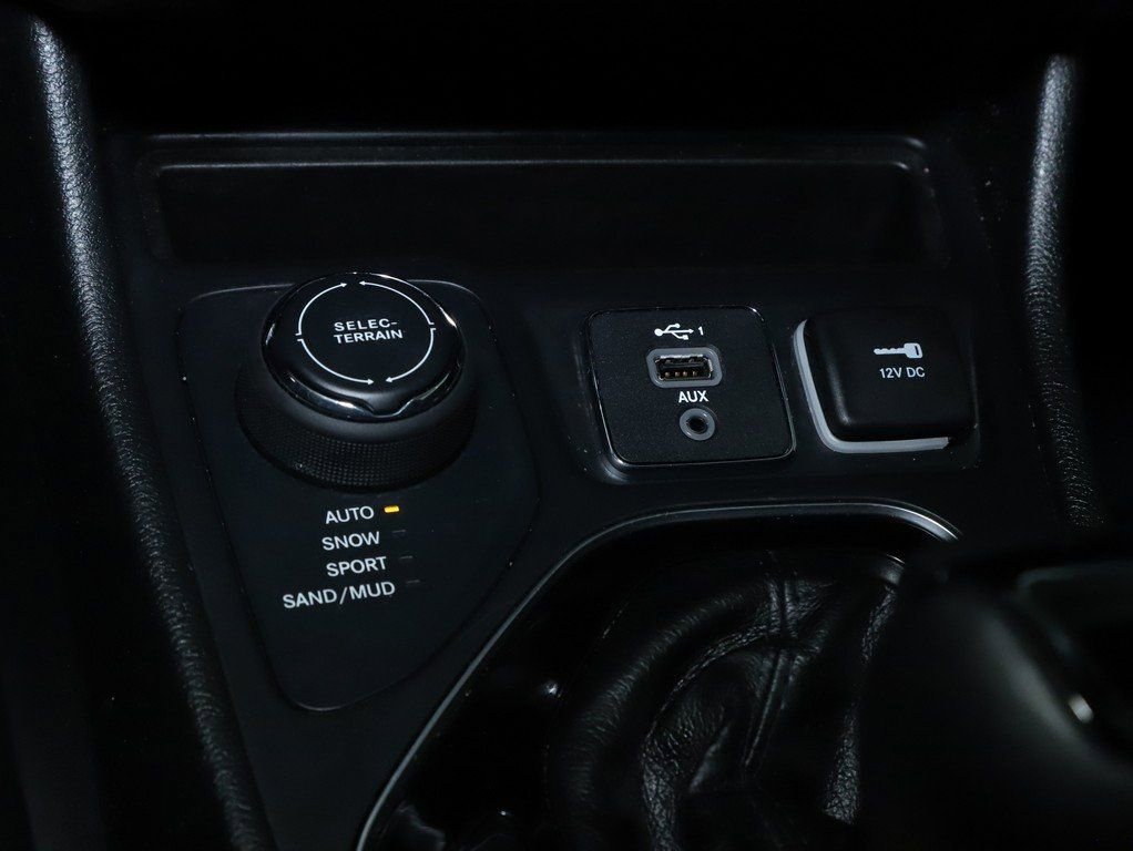 Used 2019 Jeep Cherokee Latitude Plus image 28