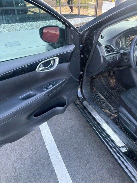 Used 2019 Nissan Sentra SV w/ Special Edition Package FWD image 4